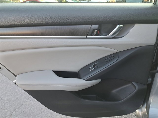 Used 2018 Honda Accord Touring image 13