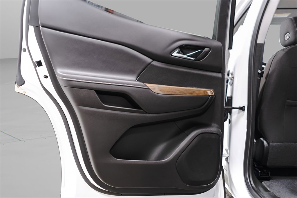 Used 2023 GMC Acadia SLE w/ Driver Convenience Package image 31