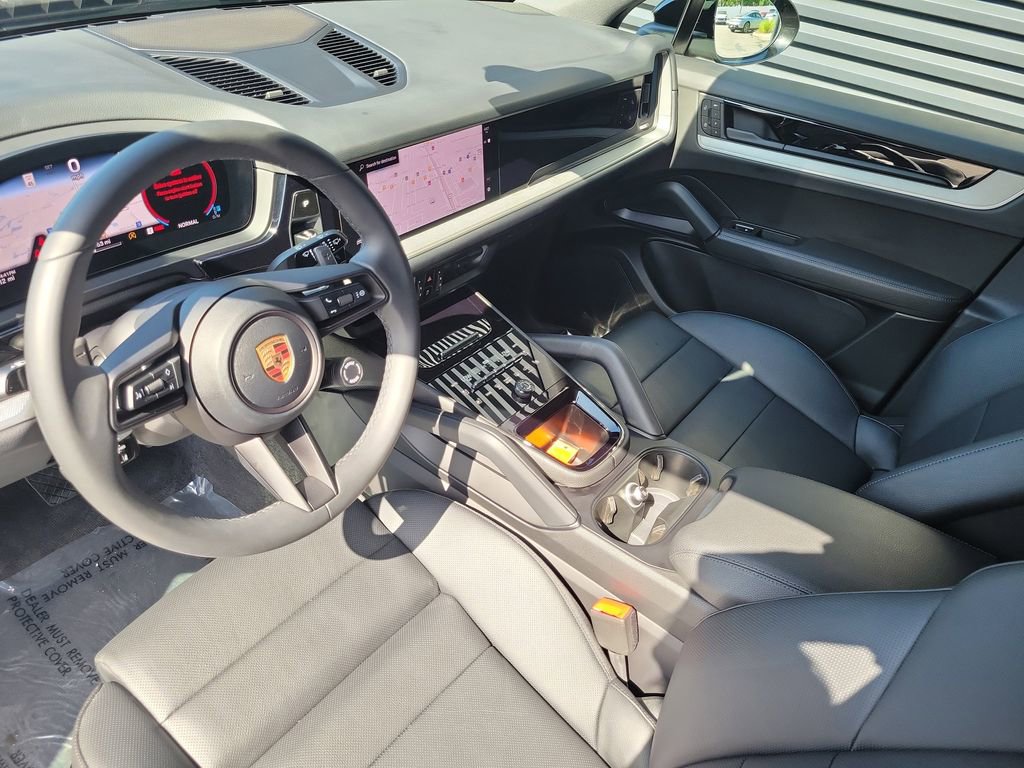 Certified 2025 Porsche Cayenne image 4