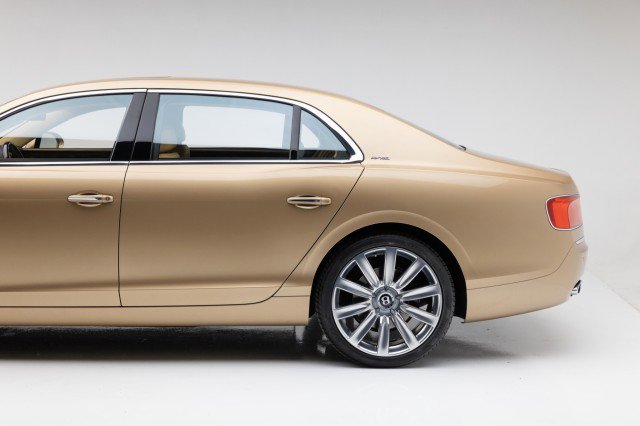 Used 2015 Bentley Flying Spur W12 image 19