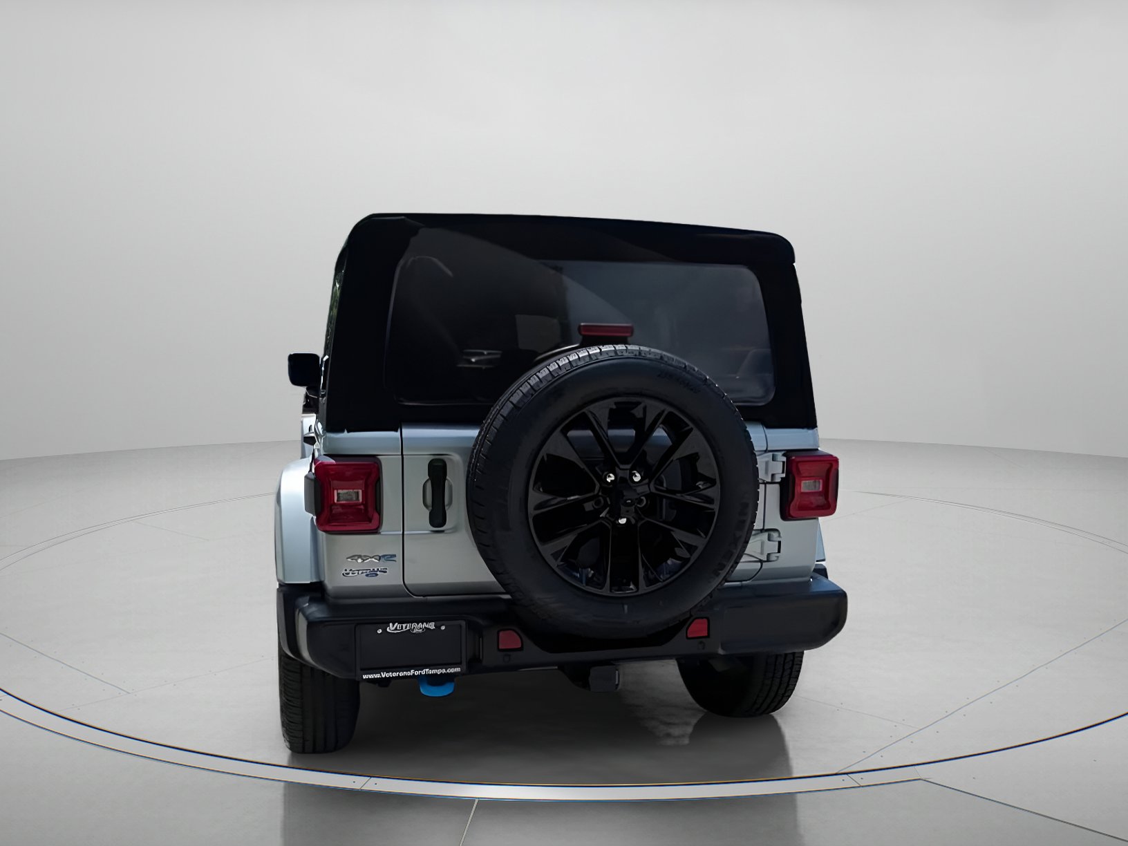Used 2024 Jeep Wrangler Sahara w/ Technology Group image 25