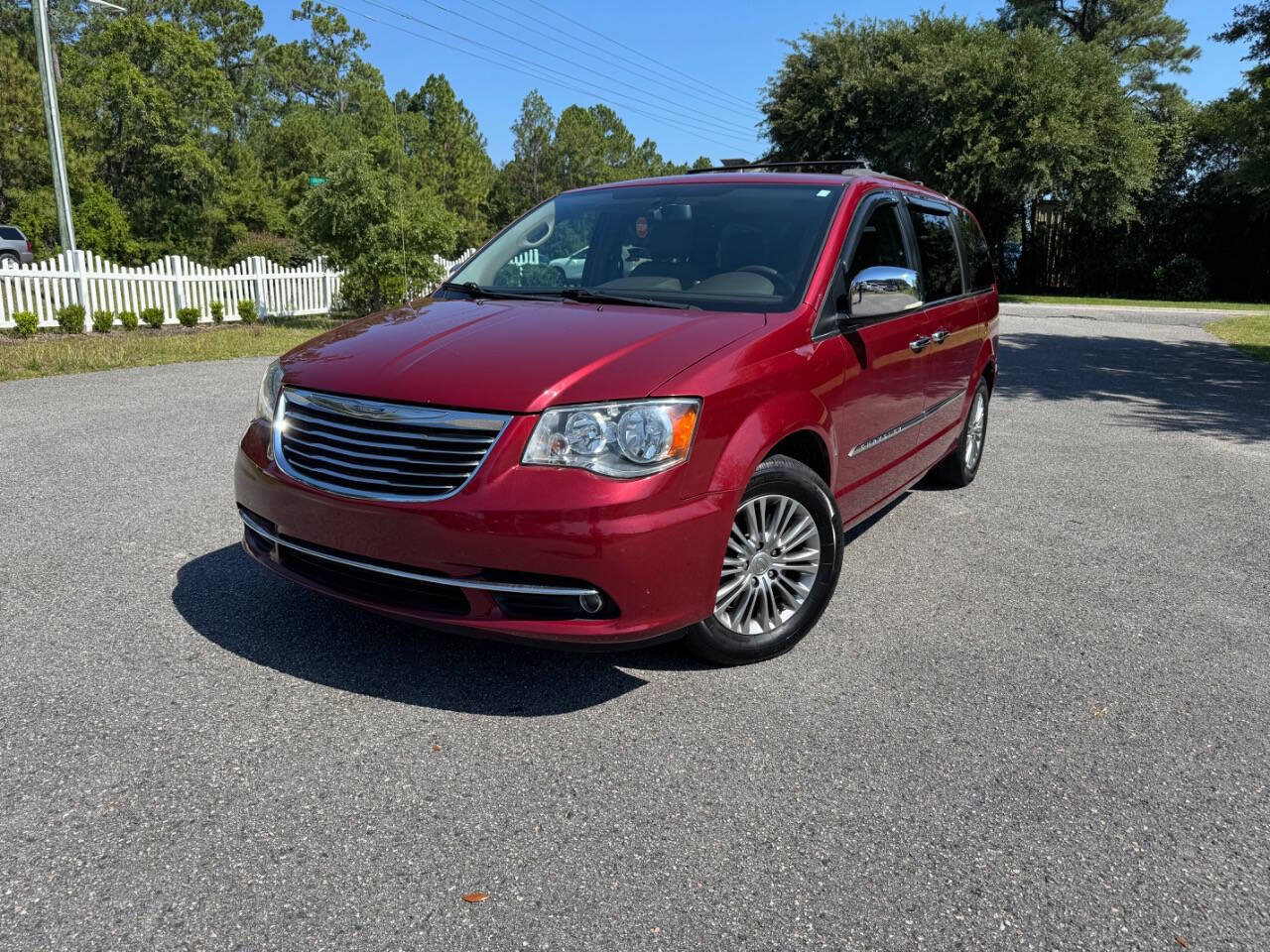 Used 2013 Chrysler Town & Country Touring-L w/ Entertainment Group #2 FWD image 31