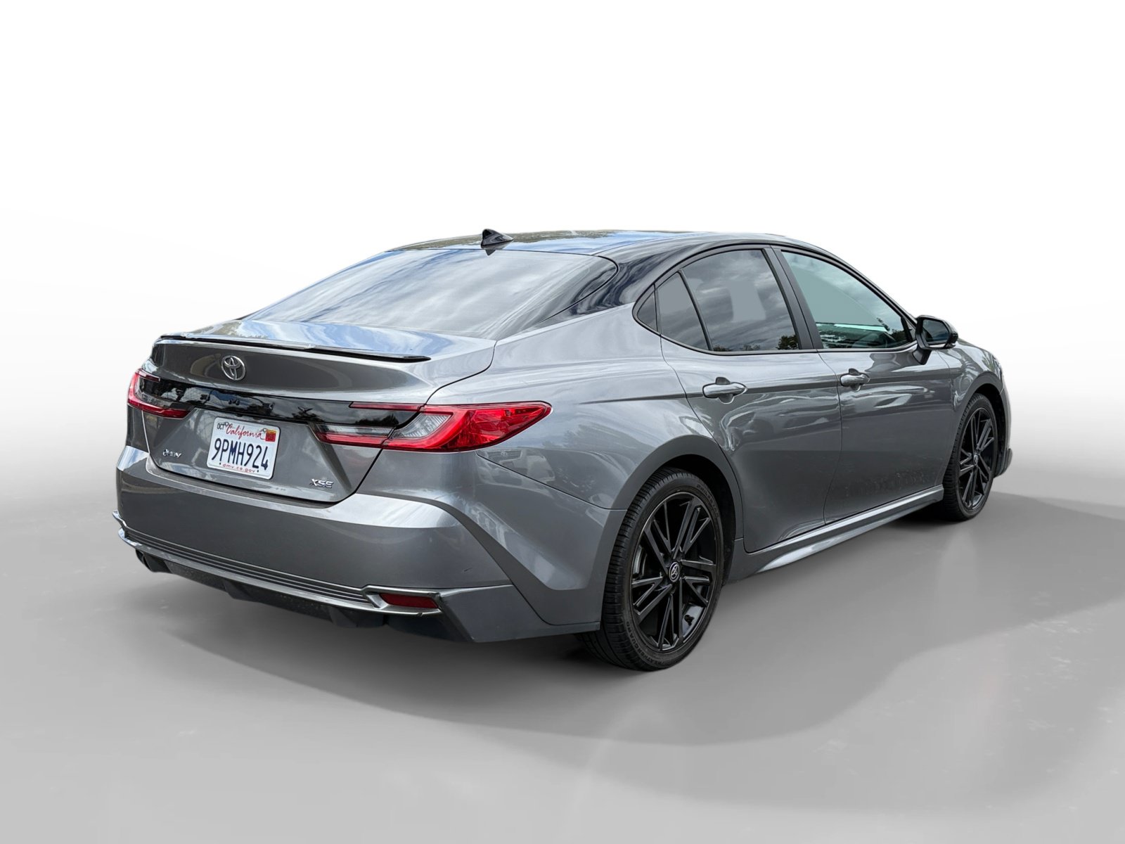 Used 2025 Toyota Camry XSE FWD image 5