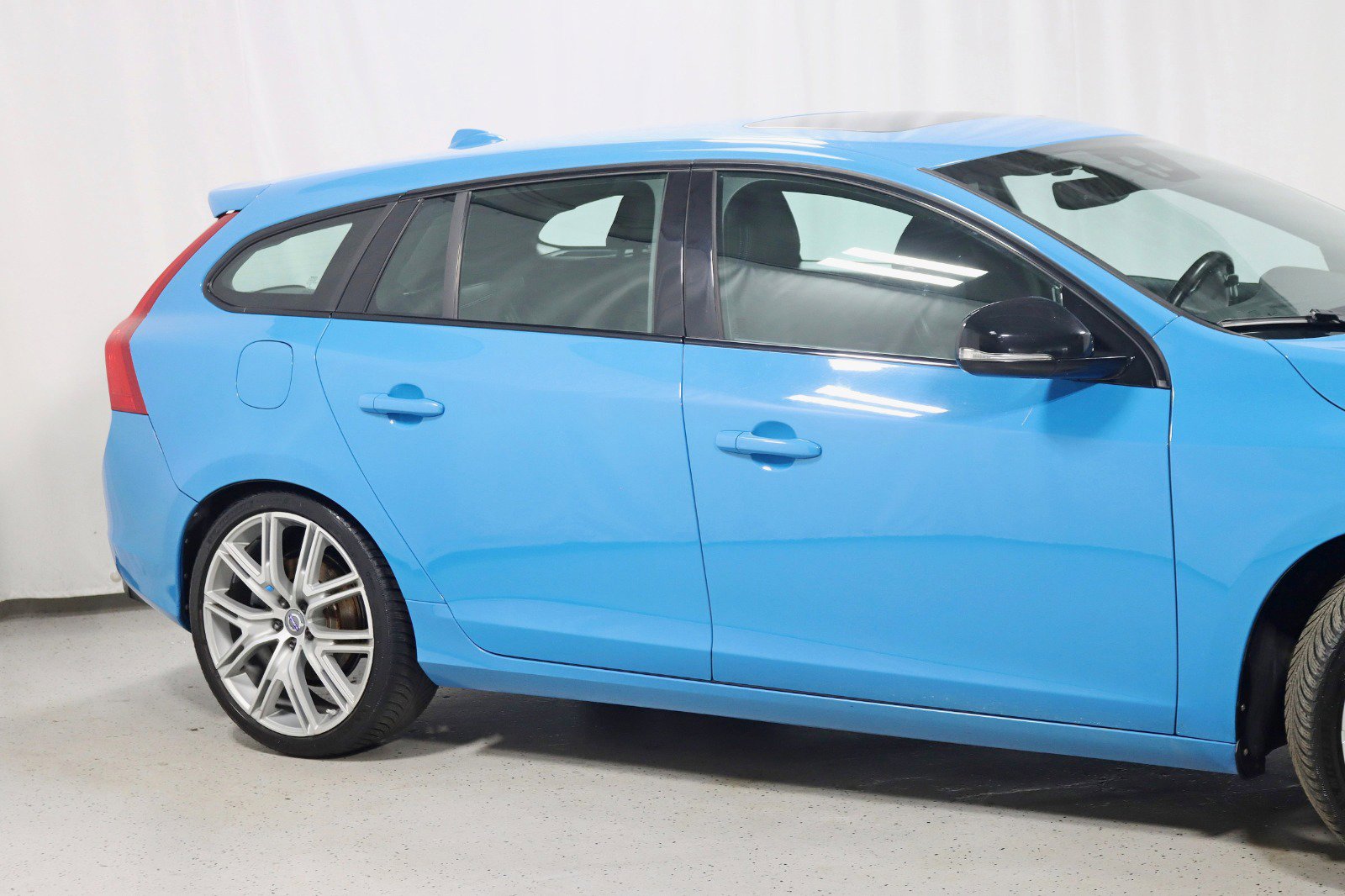 Used 2017 Volvo V60 T6 Polestar image 3