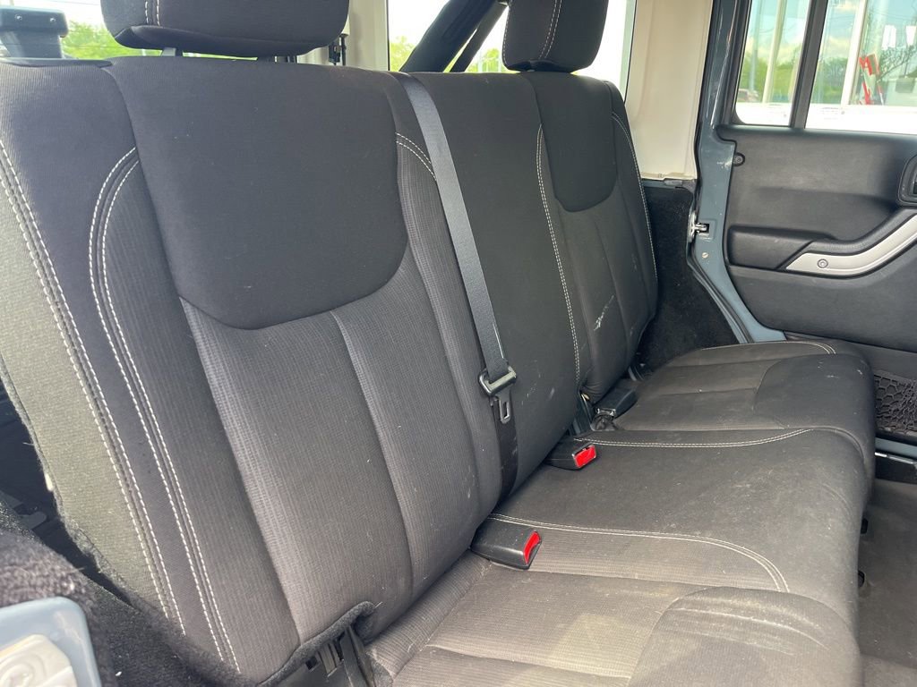 Used 2015 Jeep Wrangler Unlimited Sahara w/ Connectivity Group image 22