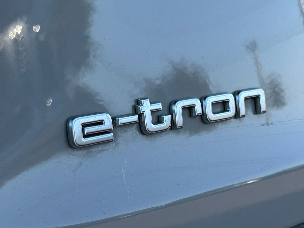 Used 2022 Audi e-tron Premium Plus w/ Premium Plus Package image 78