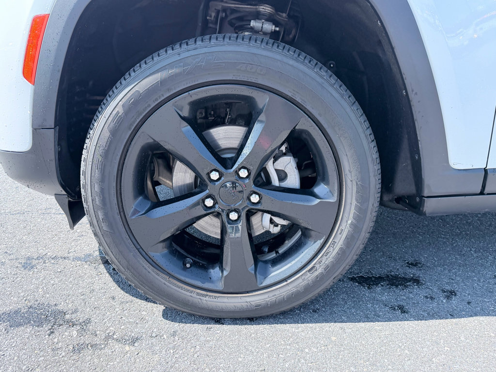 Used 2023 Jeep Grand Cherokee Altitude RWD image 31