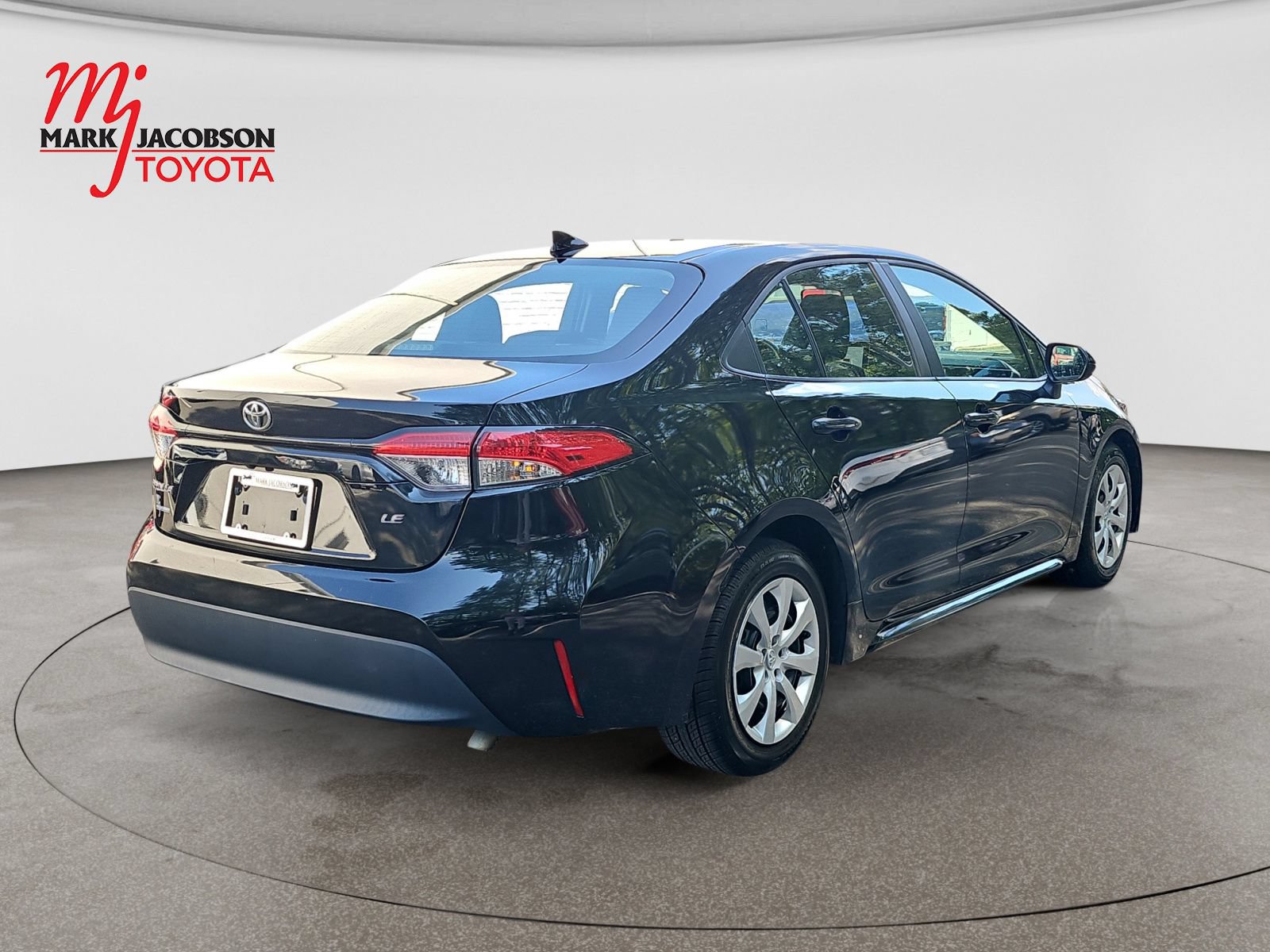 Used 2024 Toyota Corolla LE FWD image 9