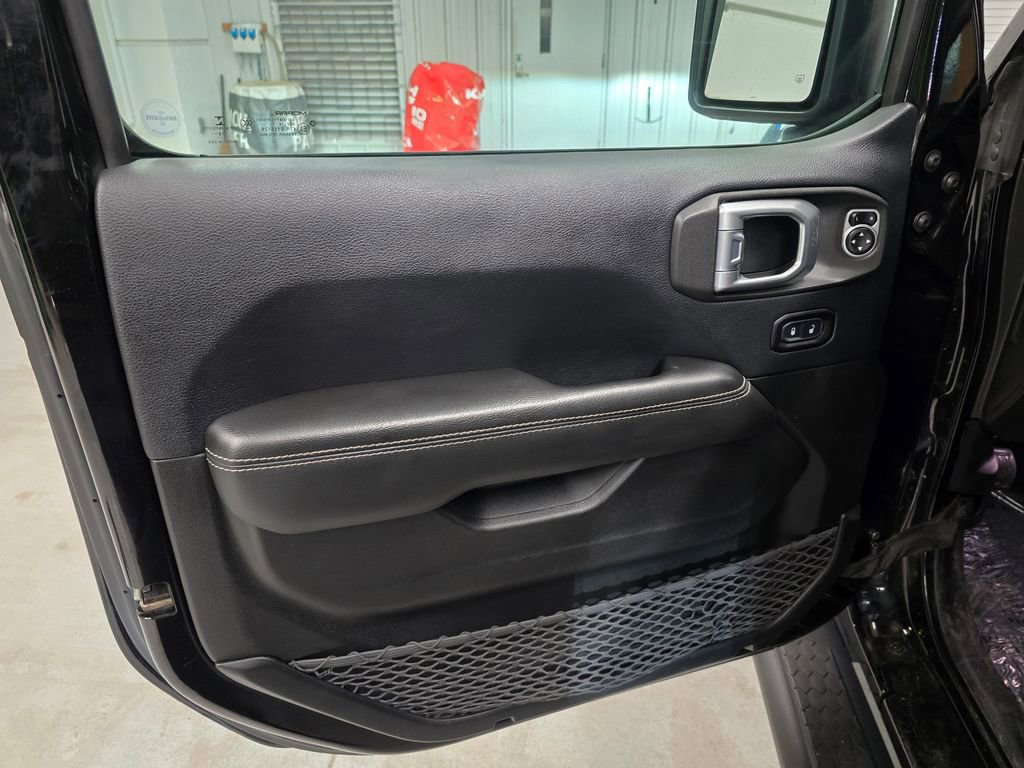 Certified 2018 Jeep Wrangler Unlimited Sahara image 13