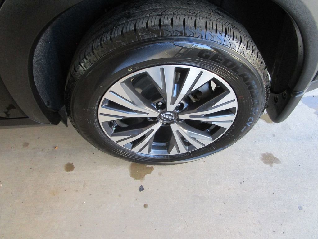 Used 2023 Nissan Rogue SV image 9