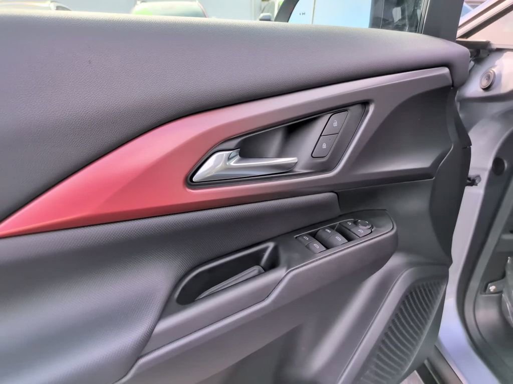 Used 2024 Chevrolet Equinox EV RS FWD image 20