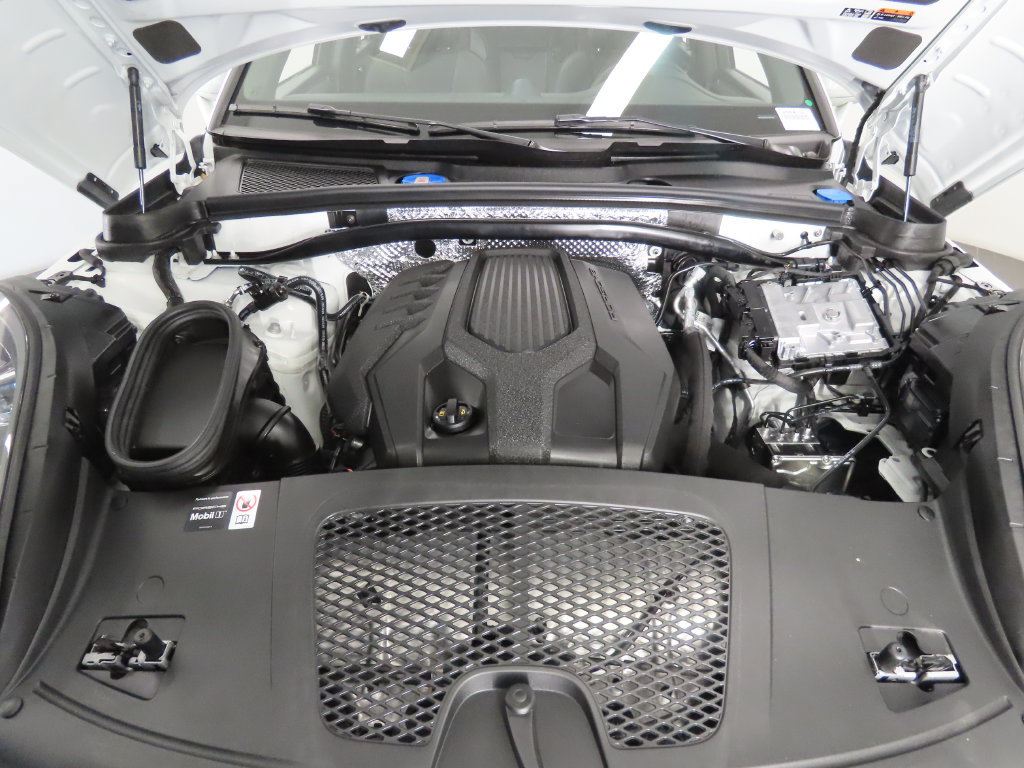 Certified 2026 Porsche Macan AWD/4WD image 51