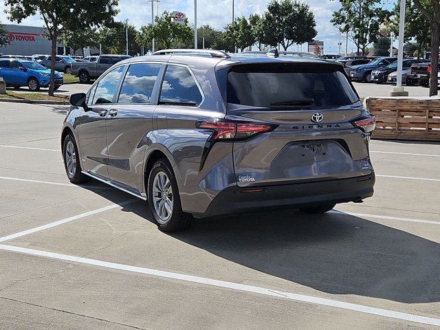 Used 2021 Toyota Sienna XLE FWD image 7