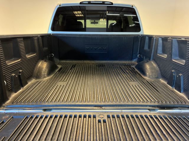 Used 2019 Nissan Titan SV image 5