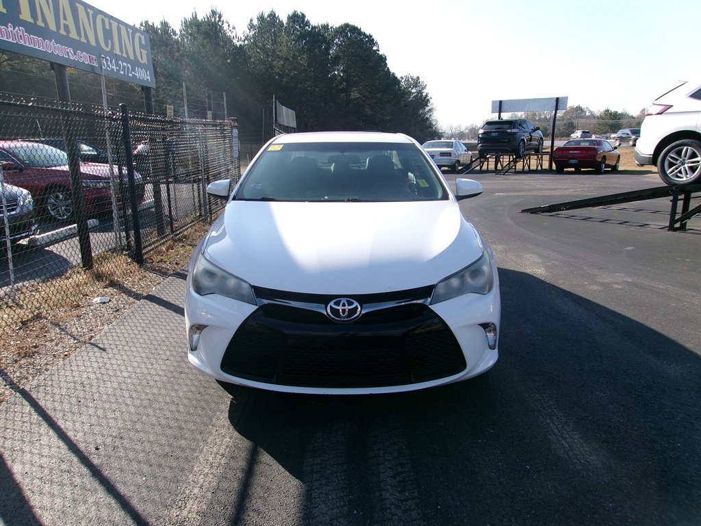 Used 2017 Toyota Camry SE image 4