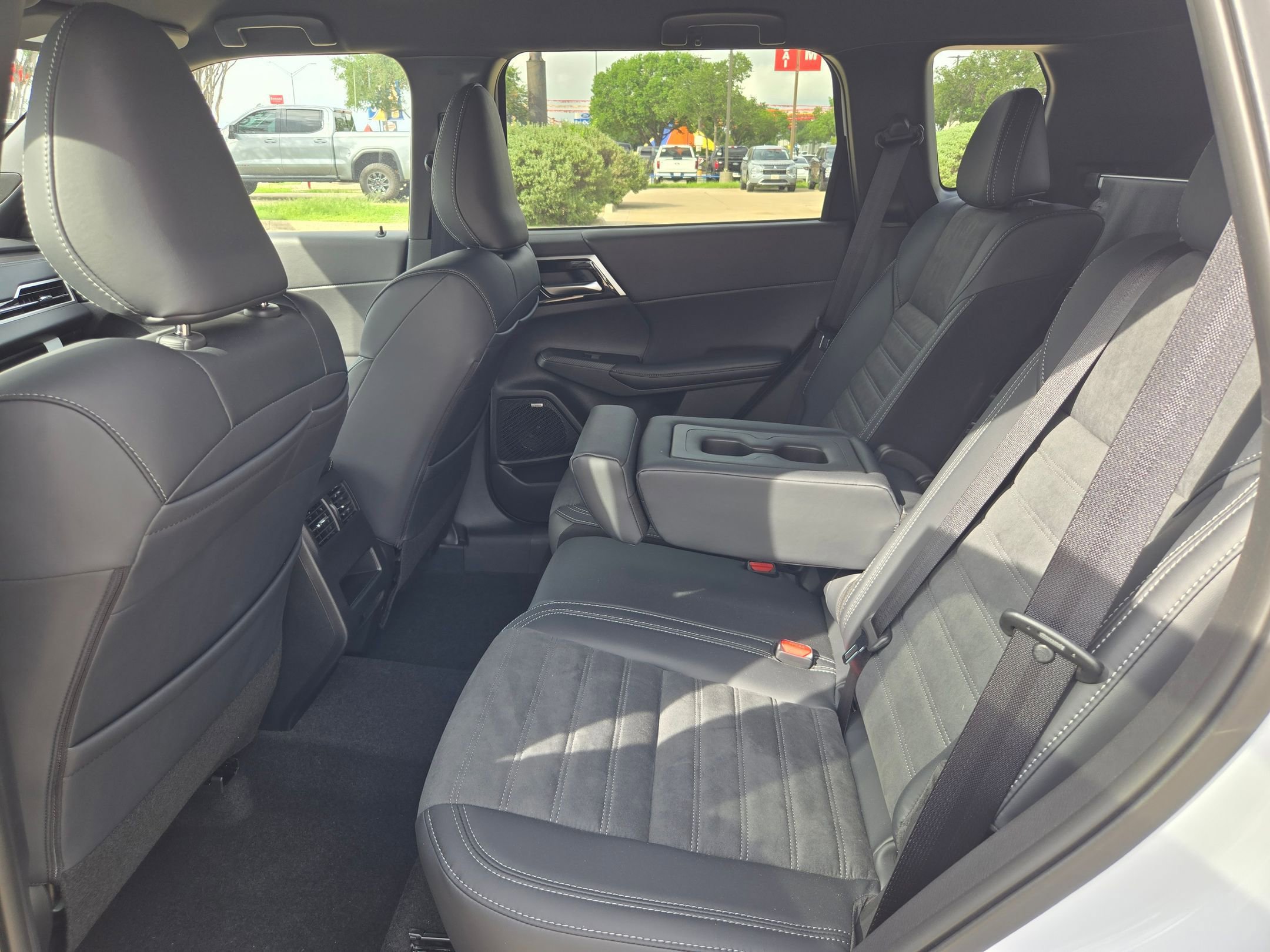 New 2026 Mitsubishi Outlander LE AWD/4WD image 13
