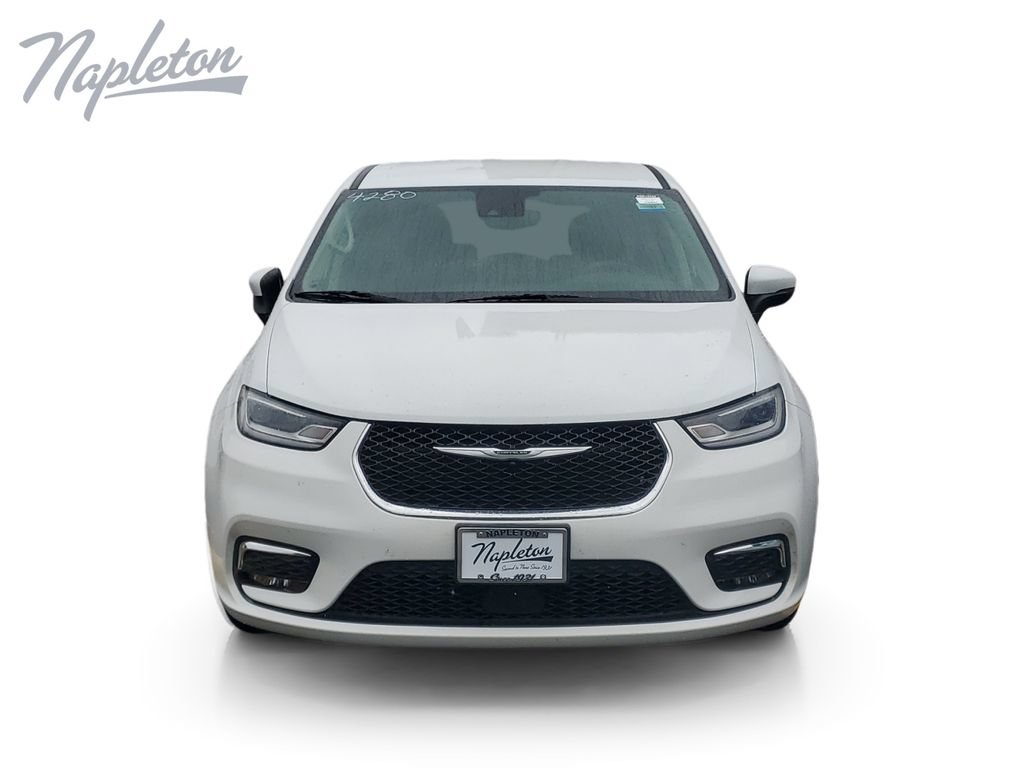 Used 2023 Chrysler Pacifica Touring-L FWD image 9
