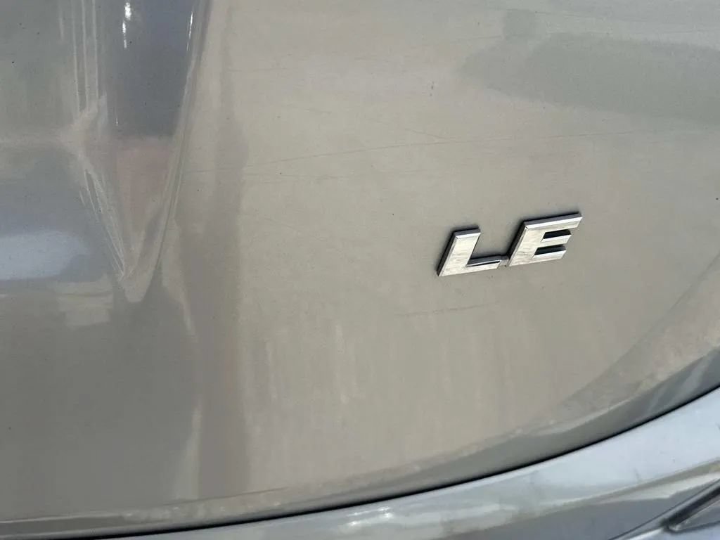Used 2017 Toyota RAV4 LE FWD image 11