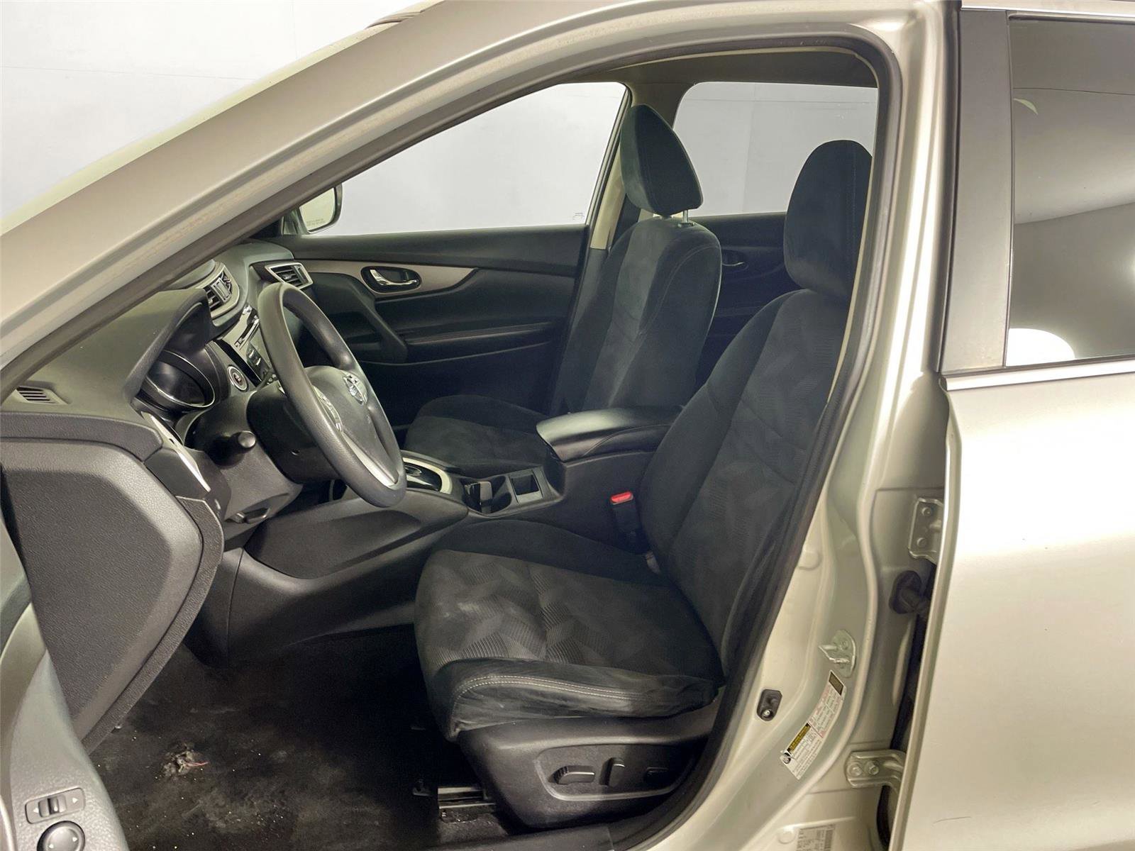 Used 2014 Nissan Rogue SV FWD image 5