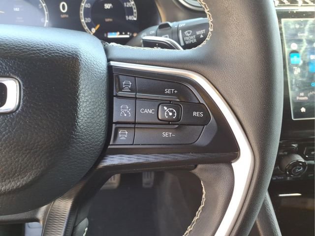 Used 2023 Jeep Grand Cherokee Altitude image 17