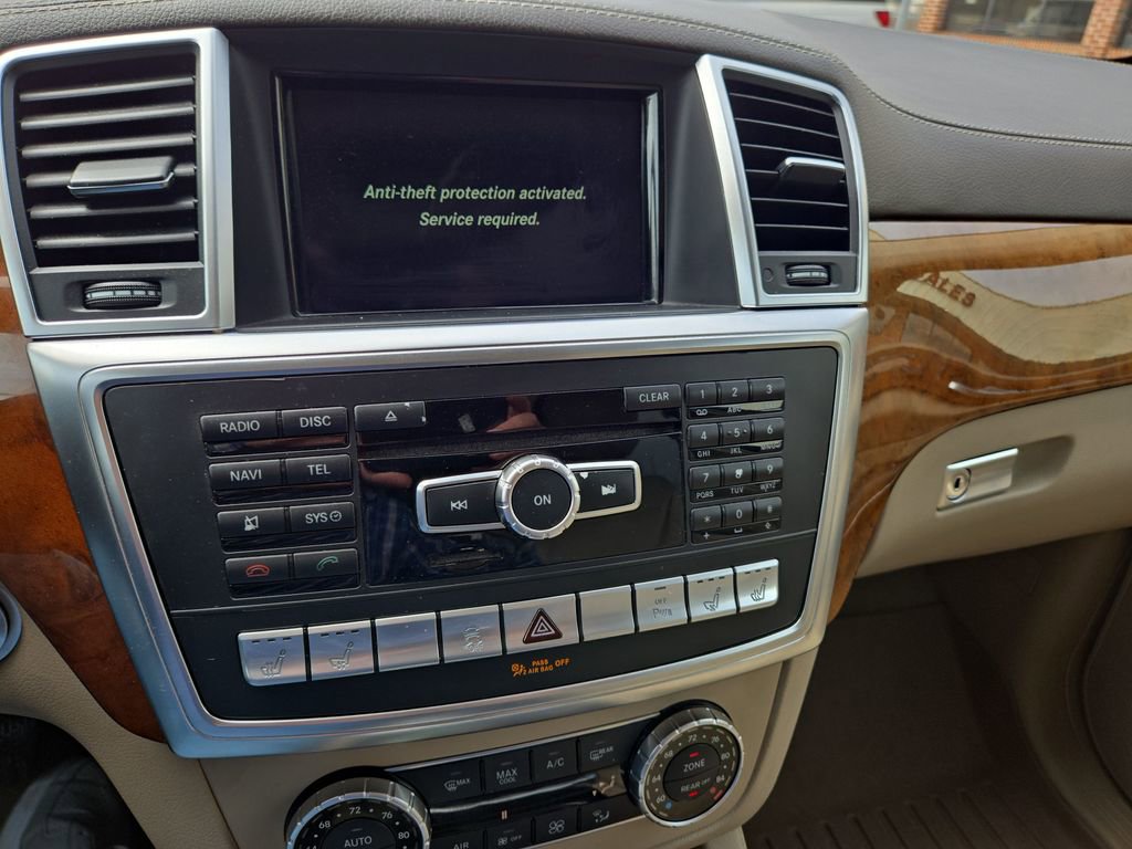 Used 2014 Mercedes-Benz GL 350 BlueTEC 4MATIC image 24