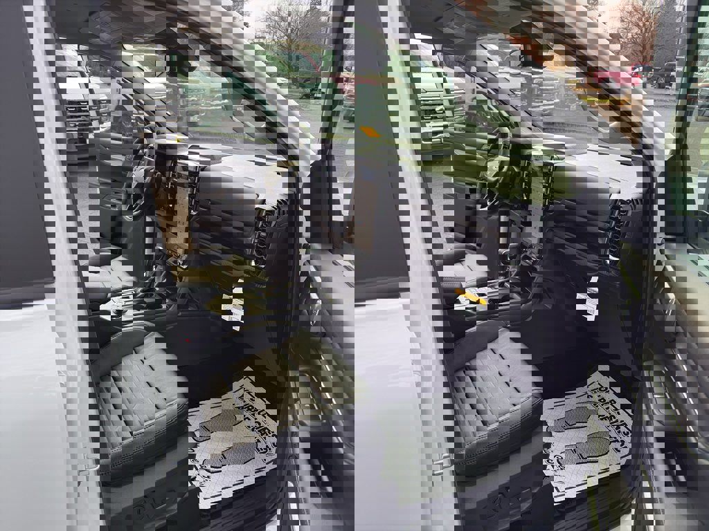 New 2025 Ford Ranger Lariat w/ FX4 Off-Road Package image 24