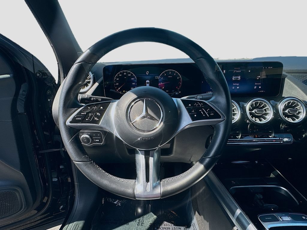Used 2025 Mercedes-Benz GLA 250 image 11