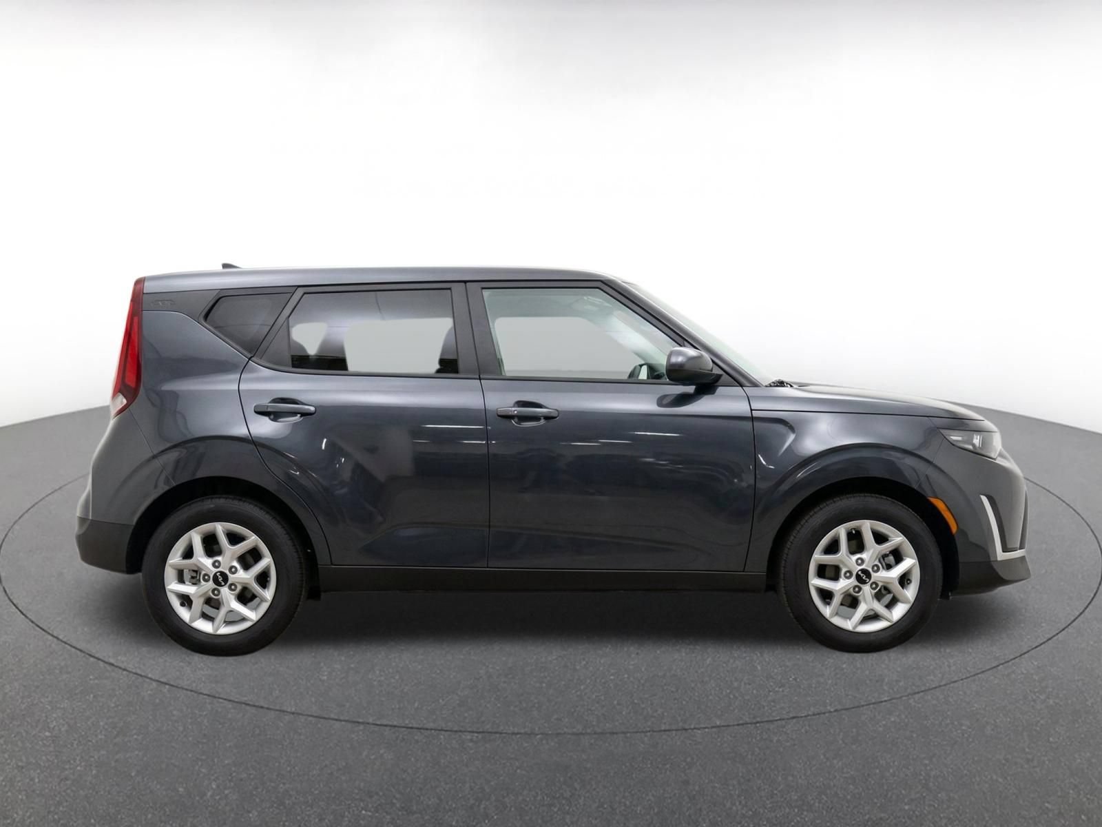 Used 2025 Kia Soul LX w/ LX Technology Package FWD image 9