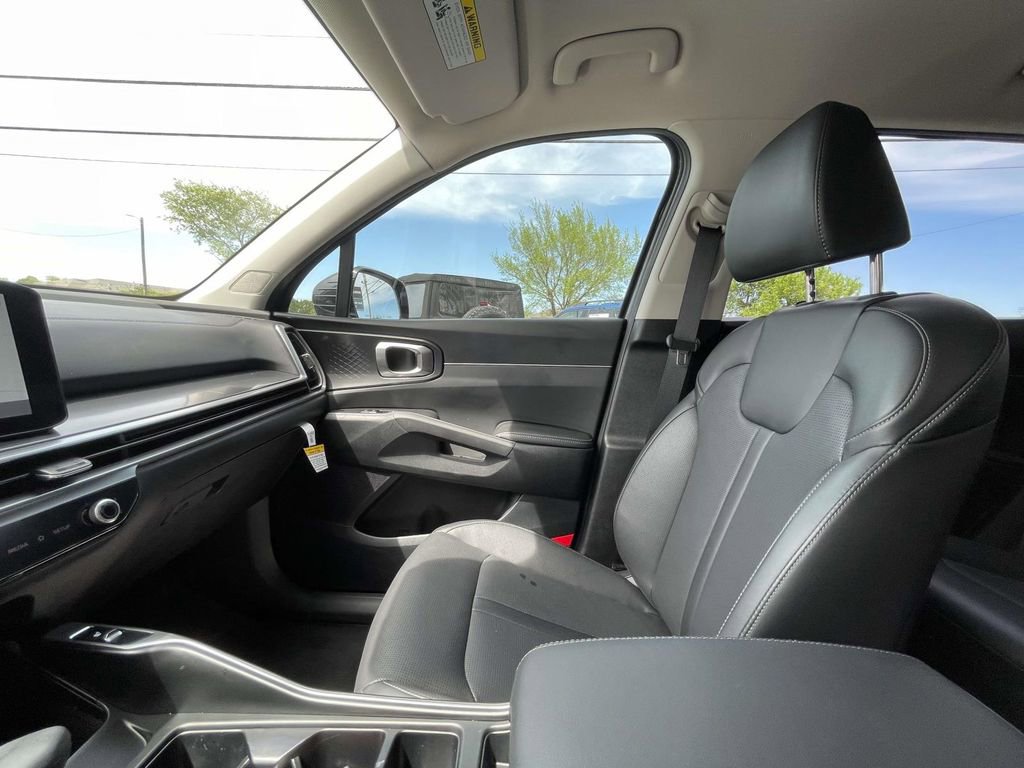 Certified 2025 Kia Sorento EX image 30