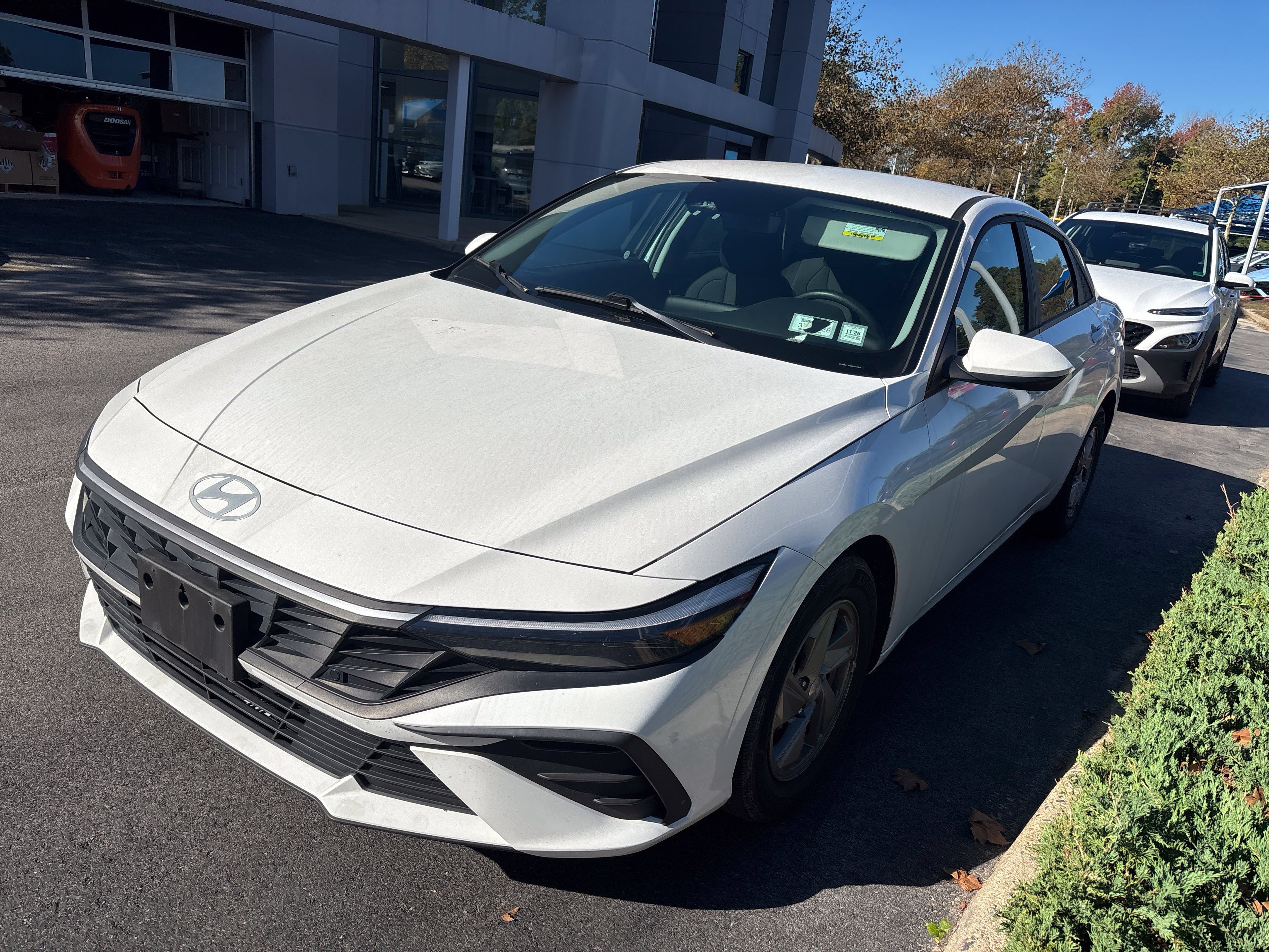Used 2024 Hyundai Elantra SE FWD image 2