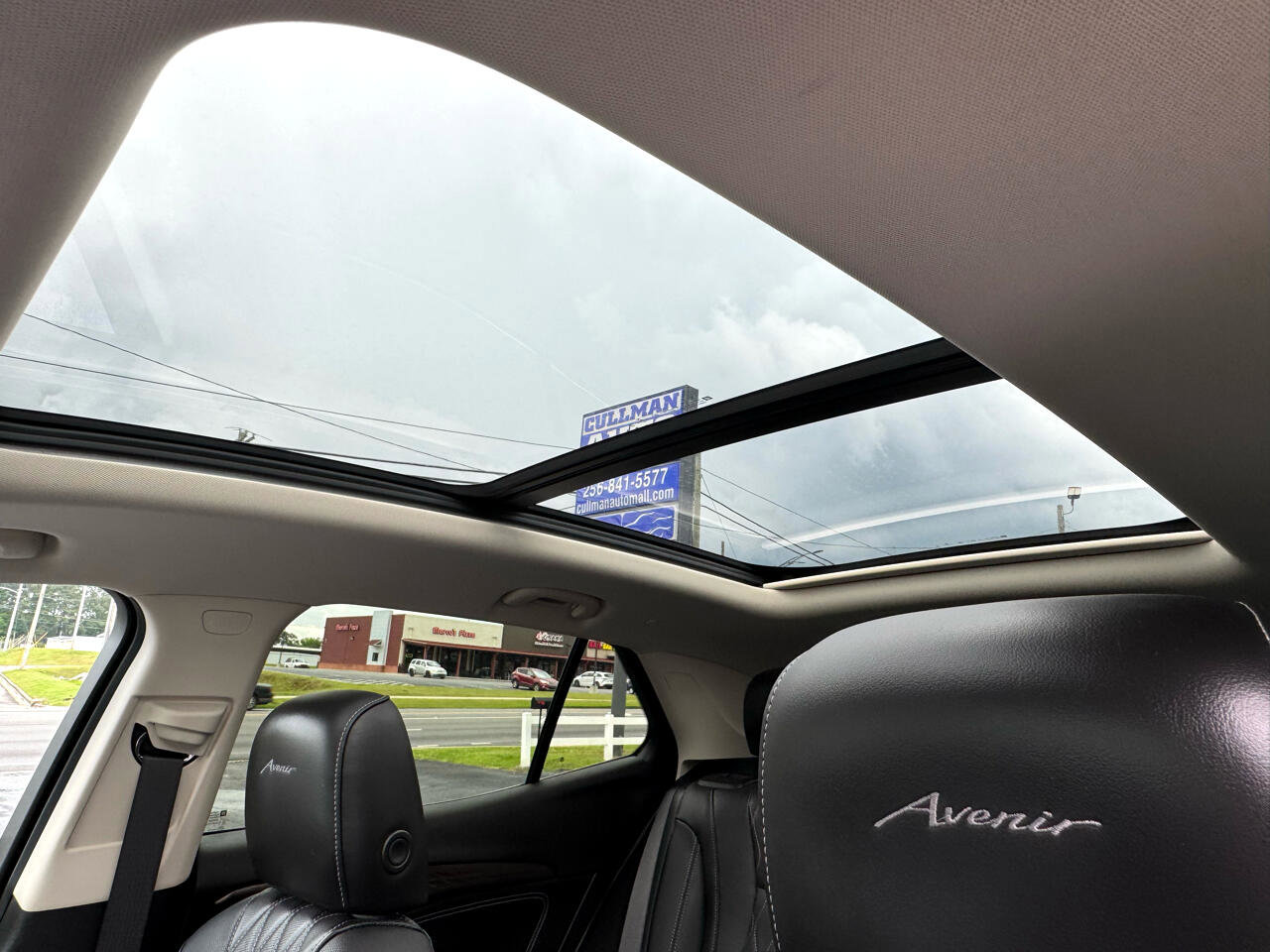 Used 2023 Buick Envision Avenir image 26