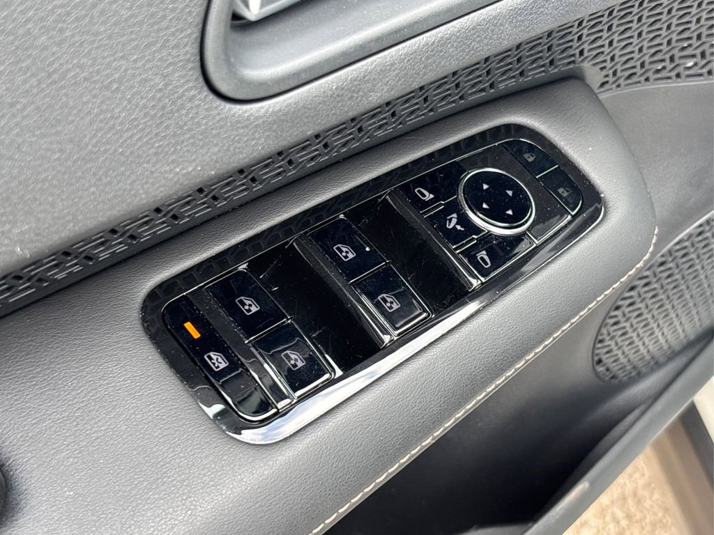 Used 2024 Nissan Ariya AWD image 31