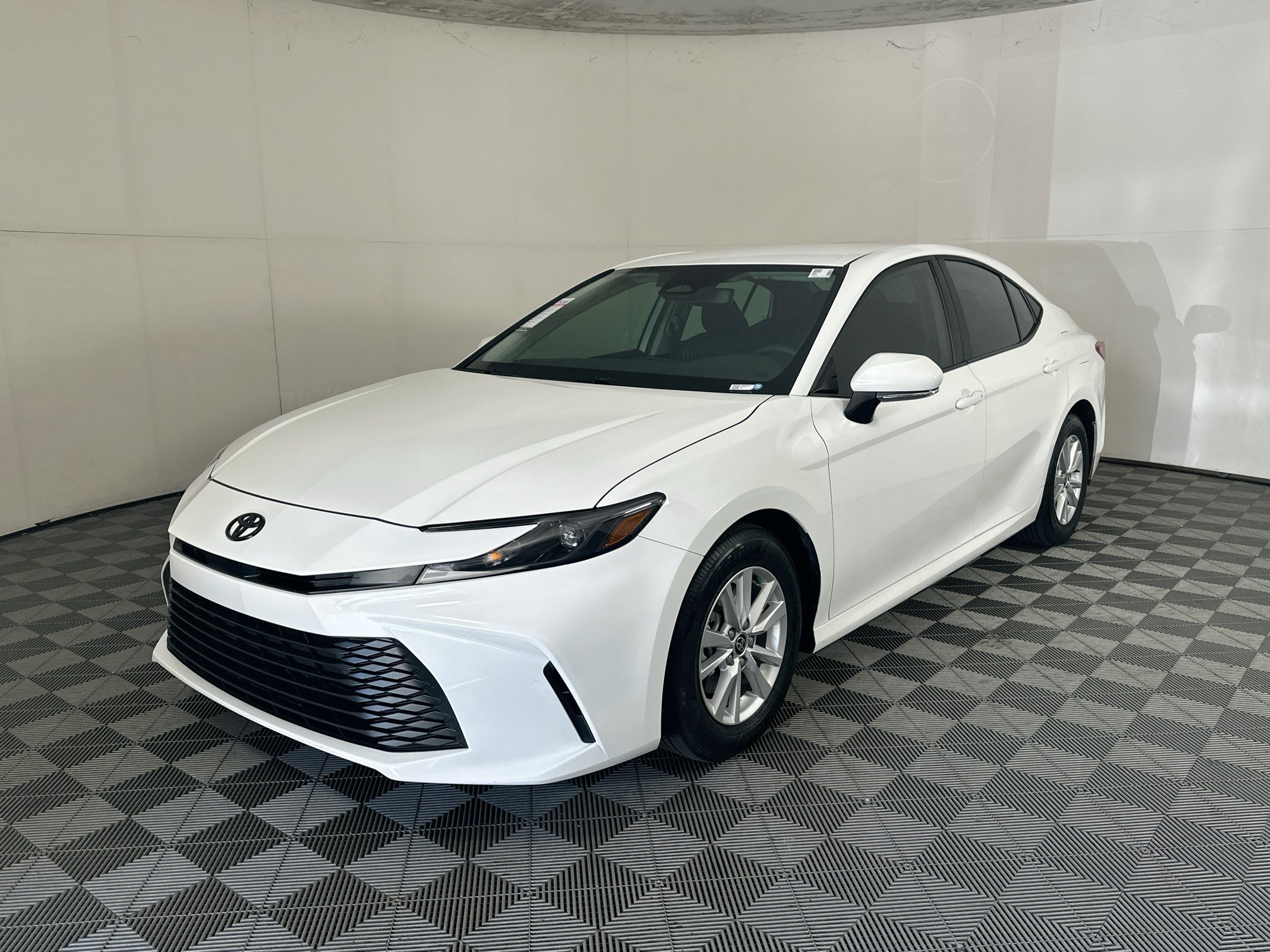 Used 2025 Toyota Camry LE FWD image 7