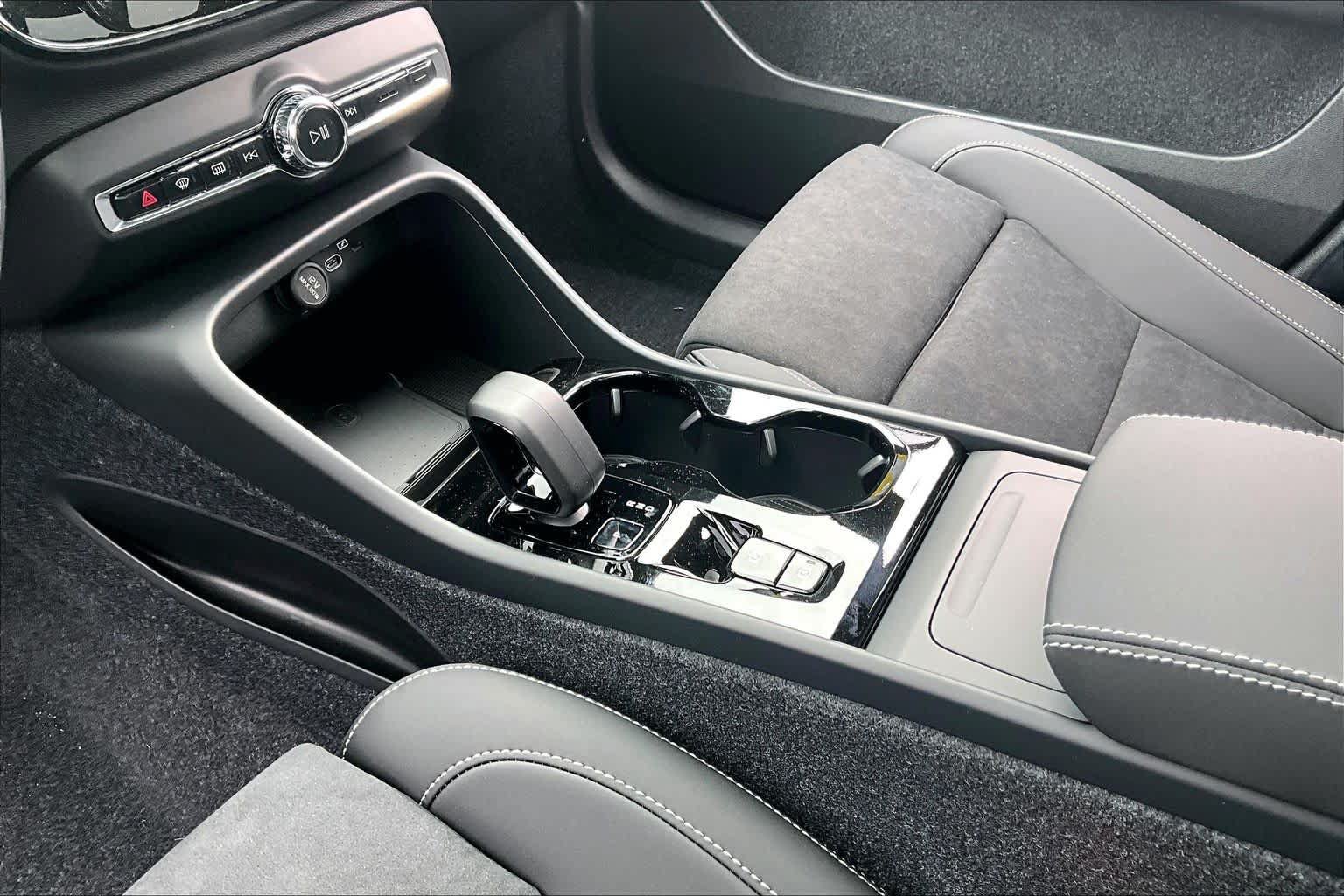 New 2026 Volvo XC40 B5 Ultra w/ Protection Package Premier AWD/4WD image 10