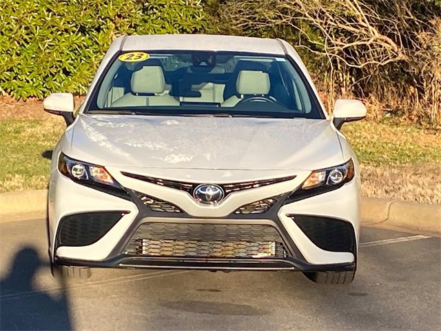 Used 2023 Toyota Camry SE image 2