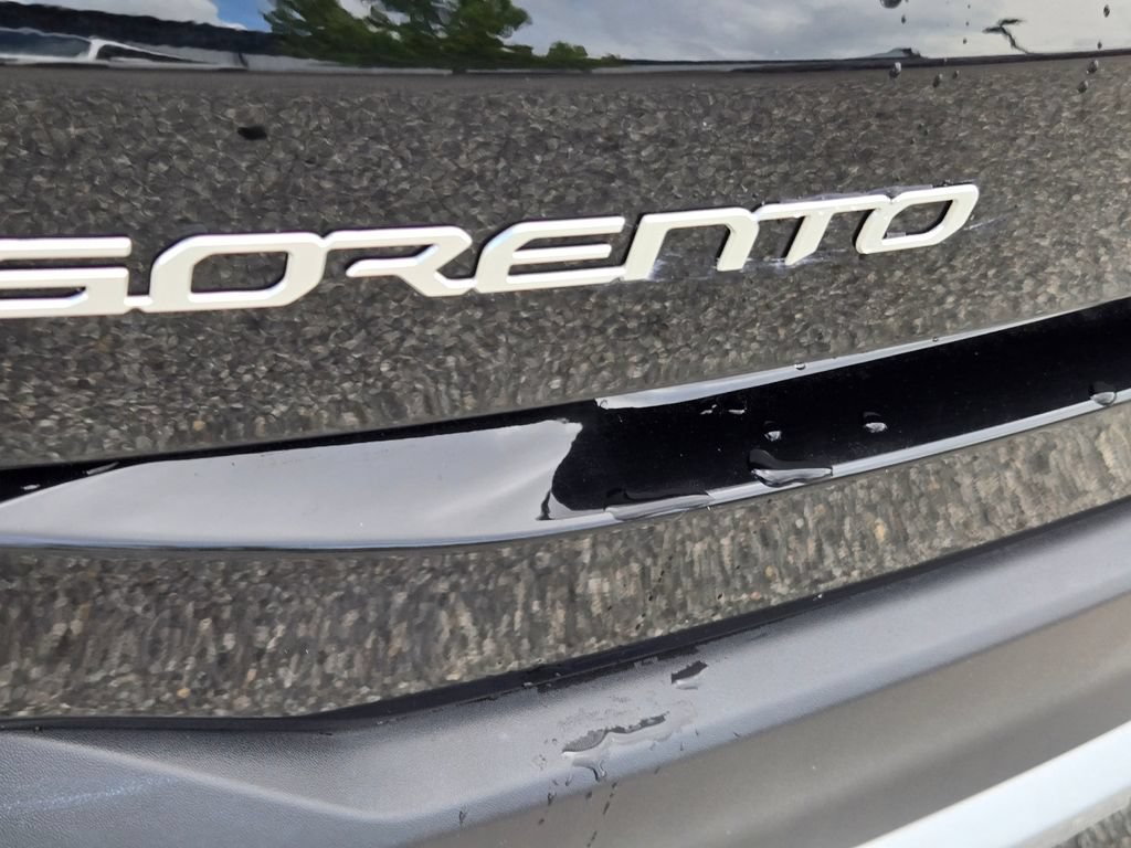 Certified 2025 Kia Sorento LX FWD image 12