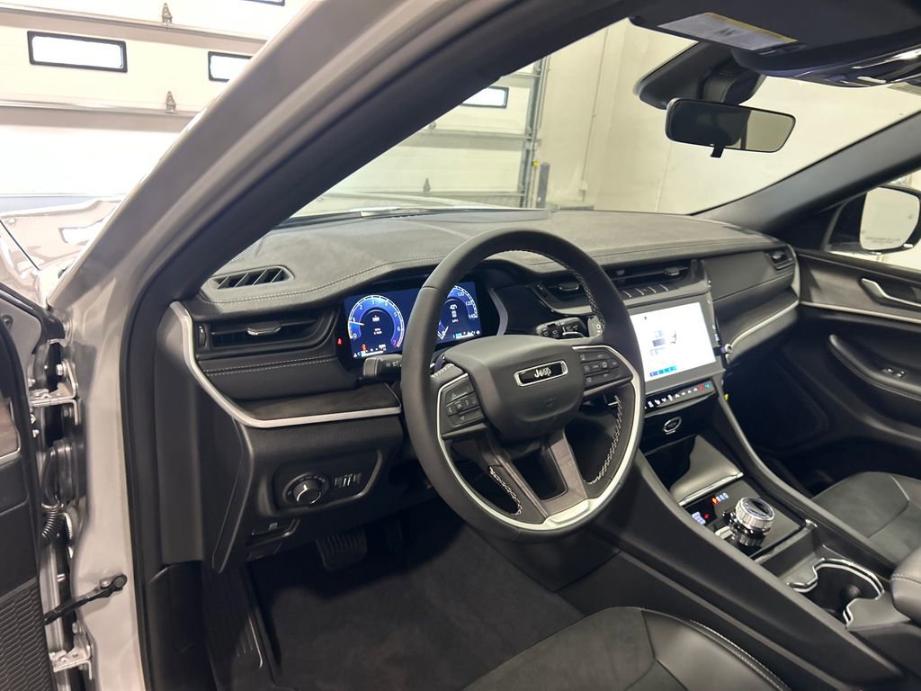 New 2026 Jeep Grand Cherokee Altitude AWD/4WD image 17