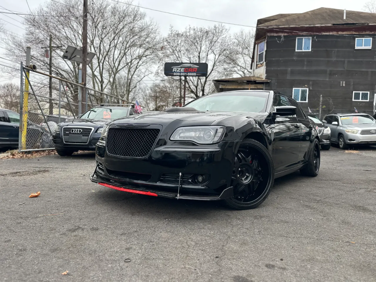 Used 2014 Chrysler 300 C RWD image 2