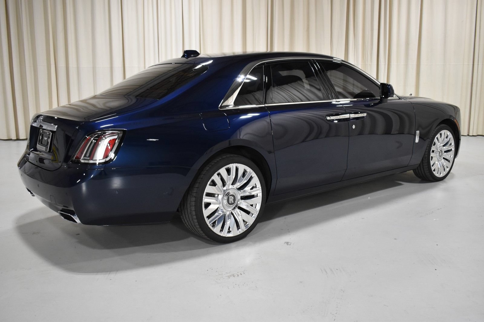 Certified 2025 Rolls-Royce Ghost AWD/4WD video 2