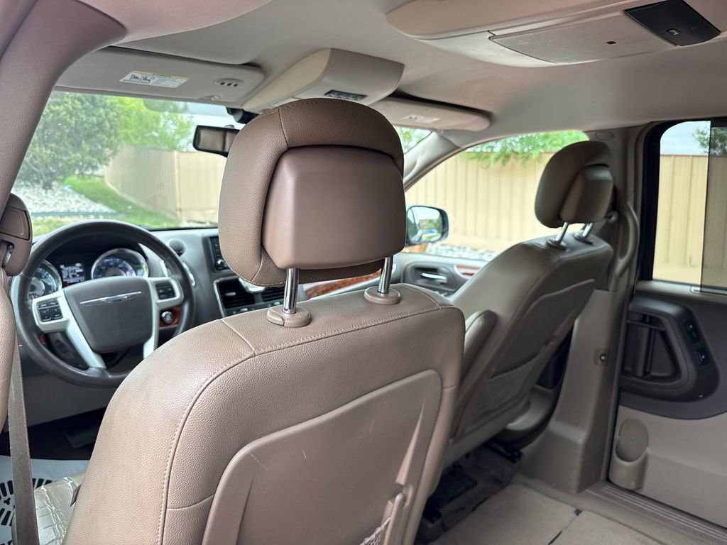 Used 2015 Chrysler Town & Country Touring-L w/ Driver Convenience Group FWD image 27