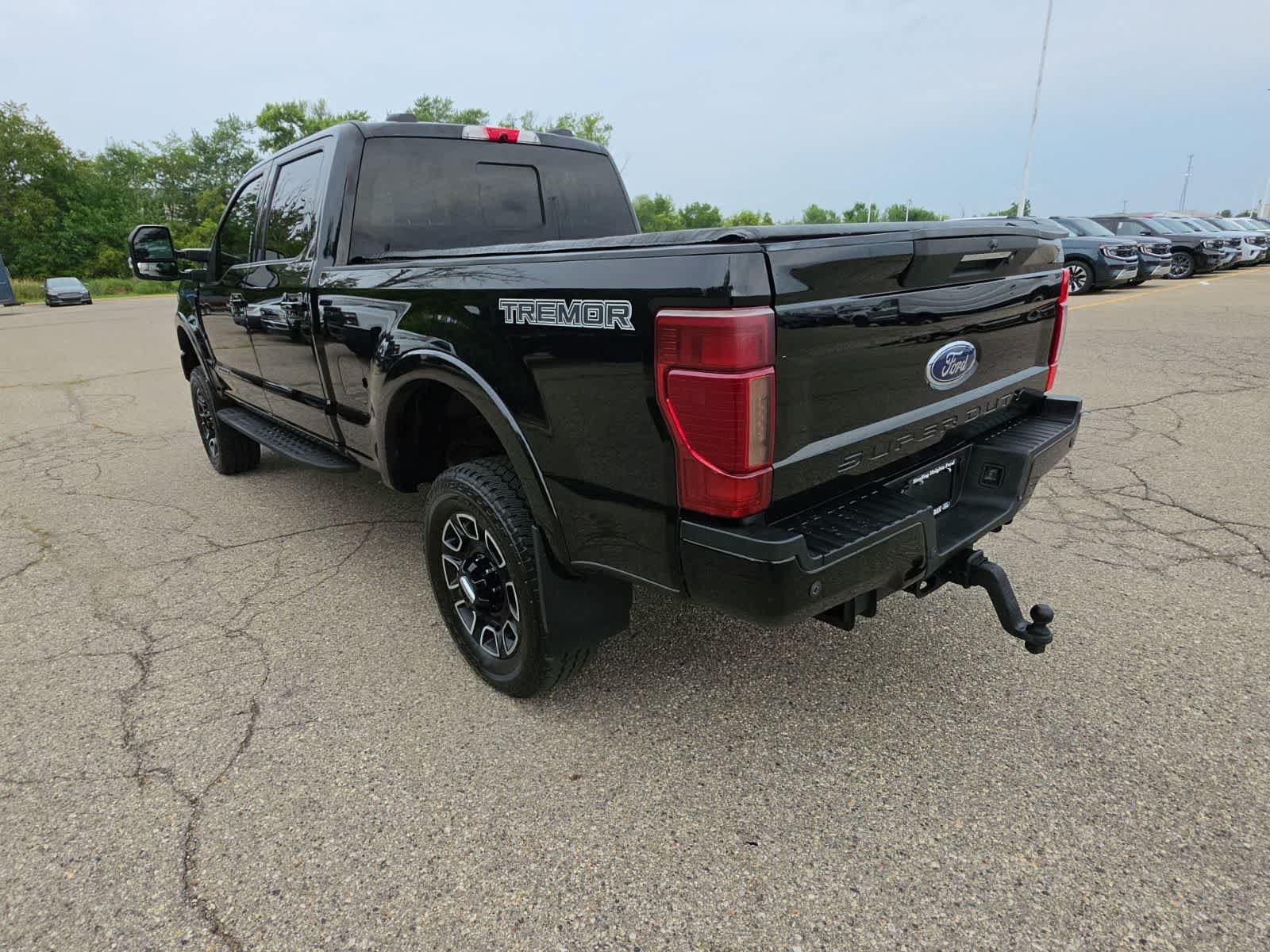 Used 2020 Ford F350 Lariat w/ Tremor Off-Road Package AWD/4WD image 14