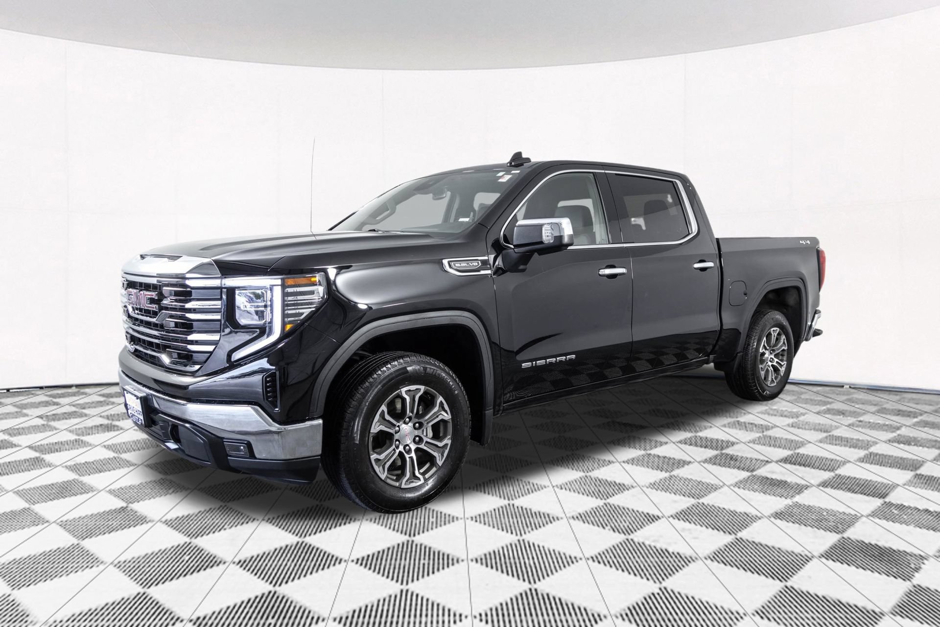 Used 2025 GMC Sierra 1500 SLT AWD/4WD image 14