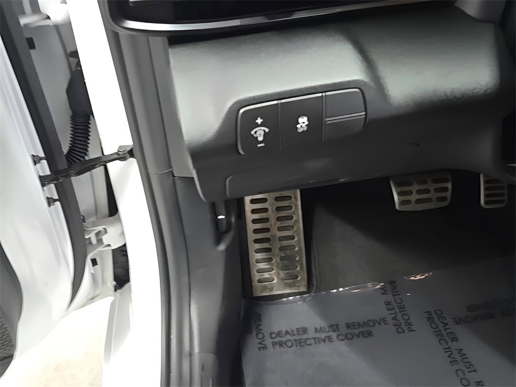 Used 2025 Hyundai Elantra Sport image 11