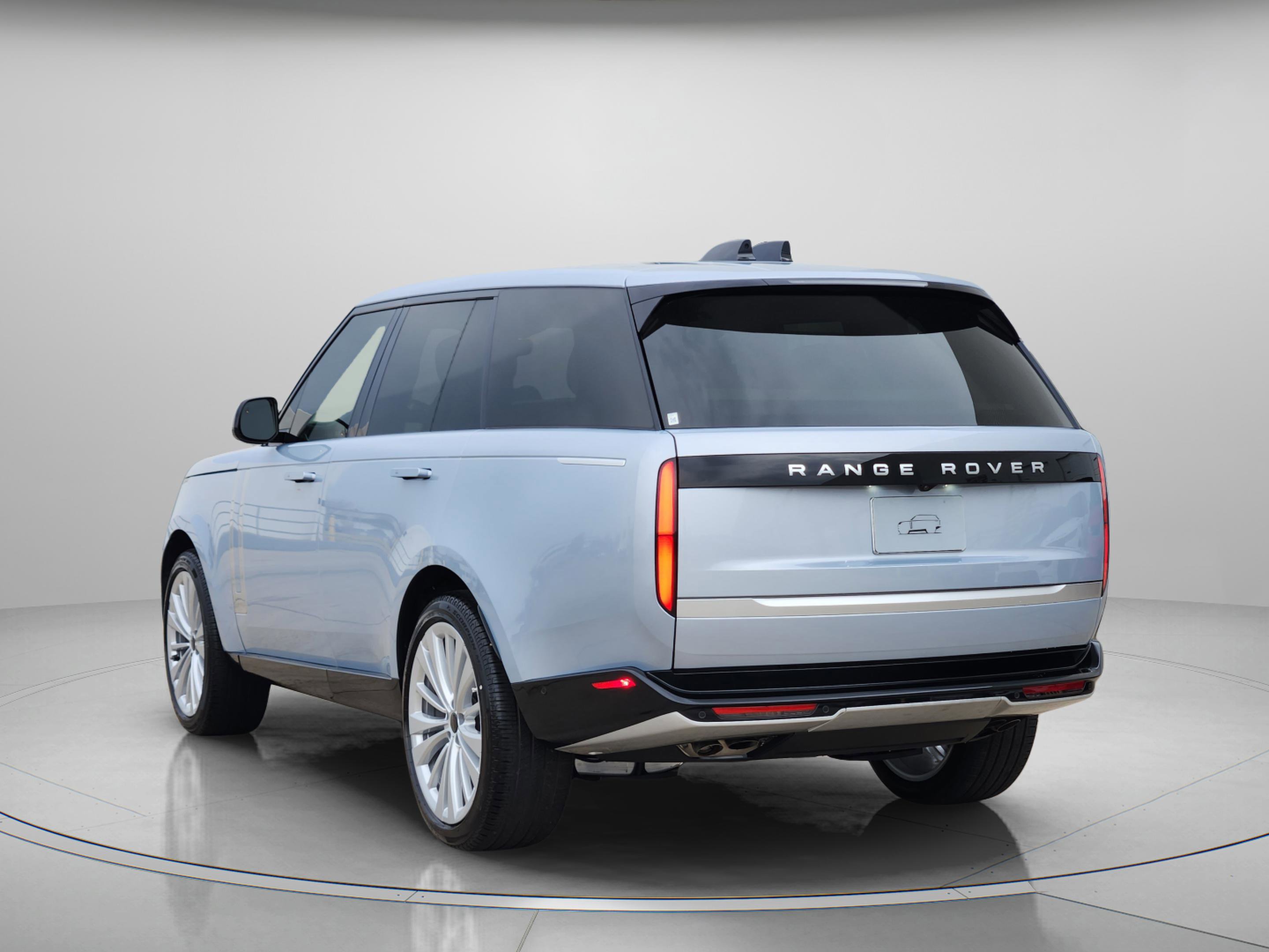 New 2026 Land Rover Range Rover Autobiography image 3