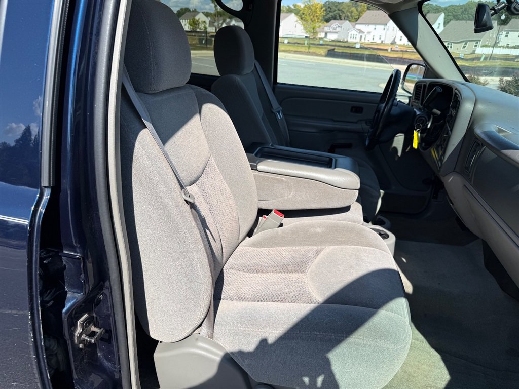 Used 2004 Chevrolet Suburban LS RWD image 28