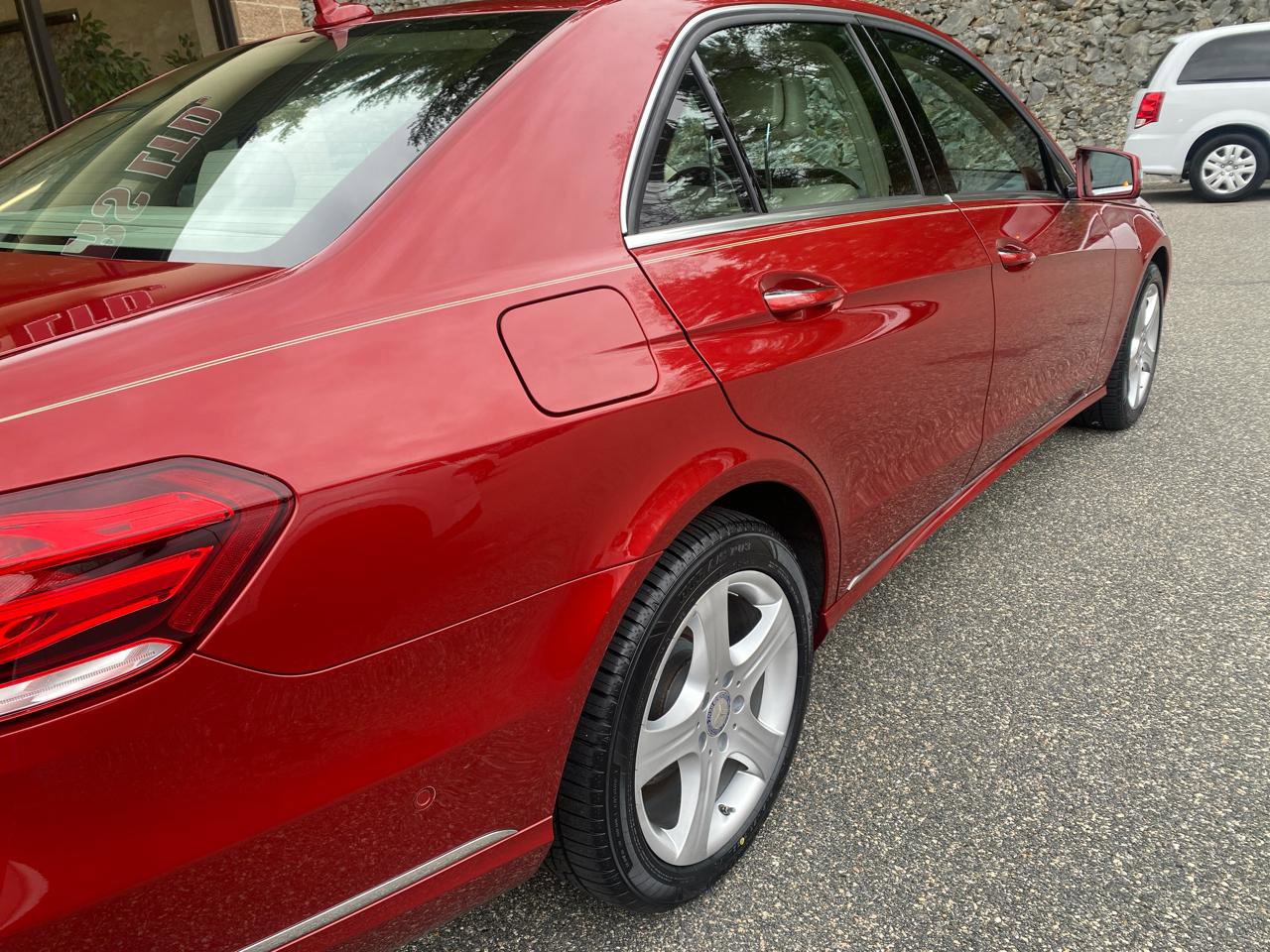 Used 2016 Mercedes-Benz E 350 4MATIC Sedan image 39