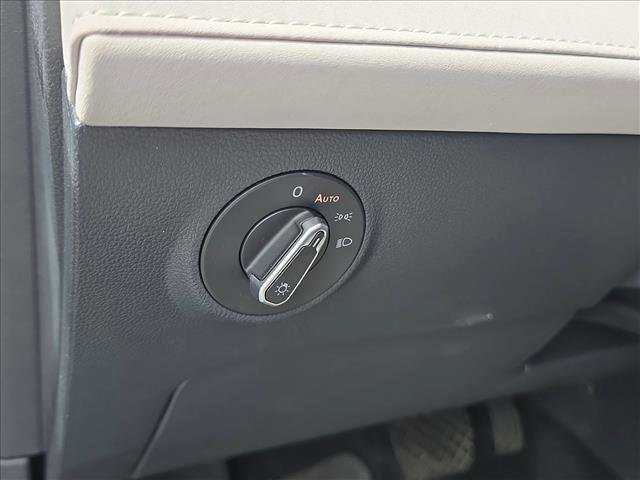 Used 2025 Volkswagen Taos SE image 8