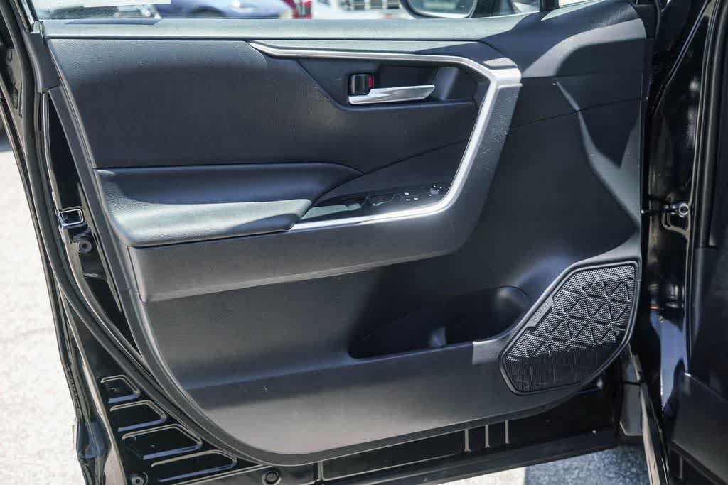 Used 2020 Toyota RAV4 XLE w/ Carpet Mat Package FWD image 19