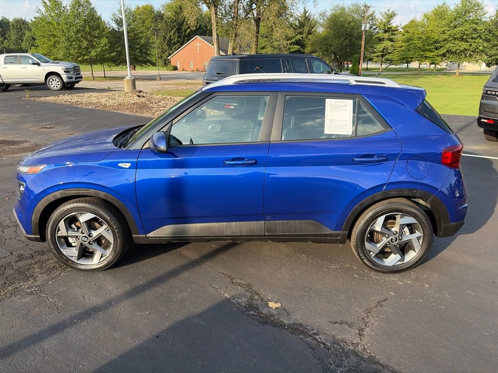 Used 2025 Hyundai Venue SEL FWD image 11