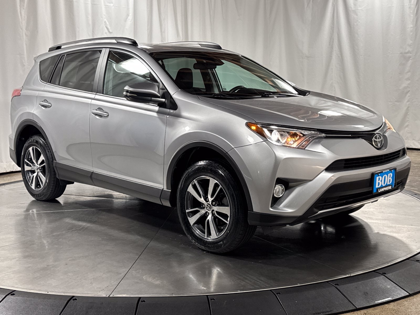 Used 2017 Toyota RAV4 XLE AWD/4WD image 7